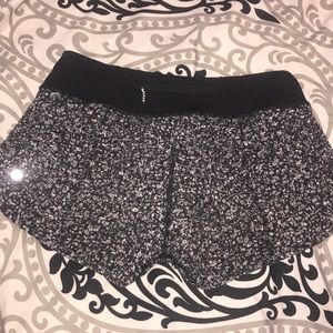 lululemon speed shorts speckled black and white